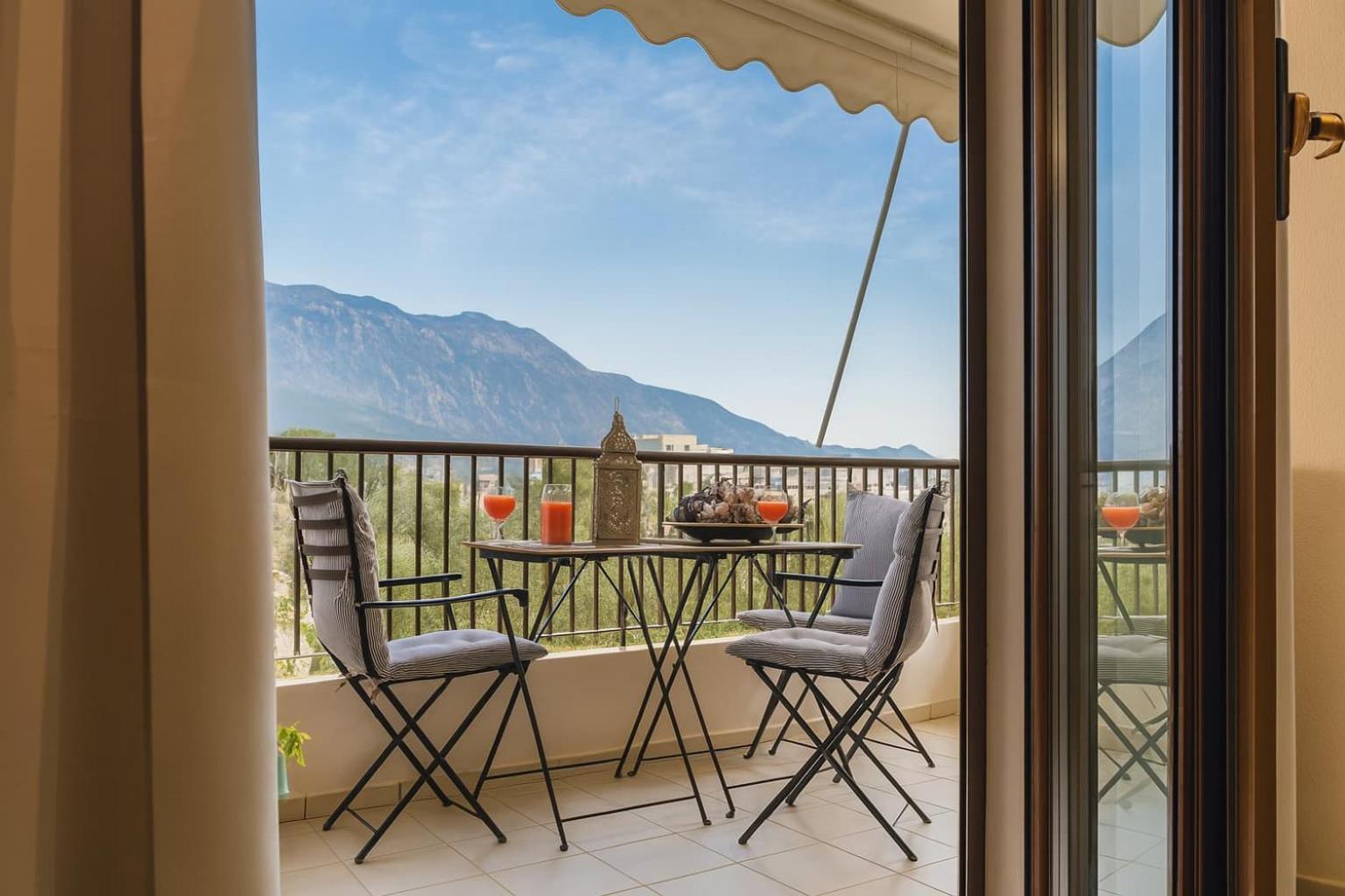 Amalia's Serendipity - Lights & Mountain Vistas *